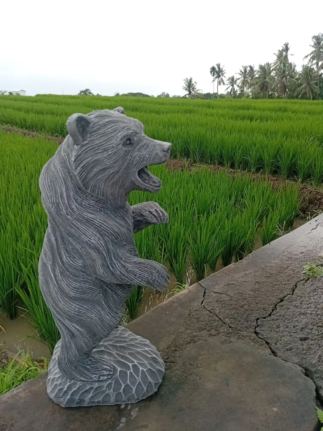  Product image 3 of the product “Standing Bear on 2 legs, 41 cm Height | cast stone ”
